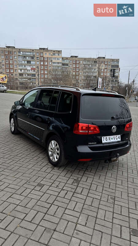 Минивэн Volkswagen Touran 2011 в Кривом Роге