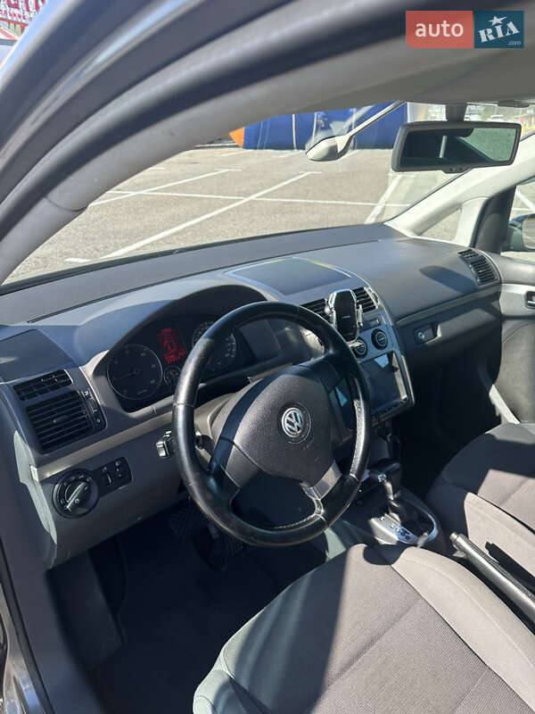 Минивэн Volkswagen Touran 2007 в Черновцах