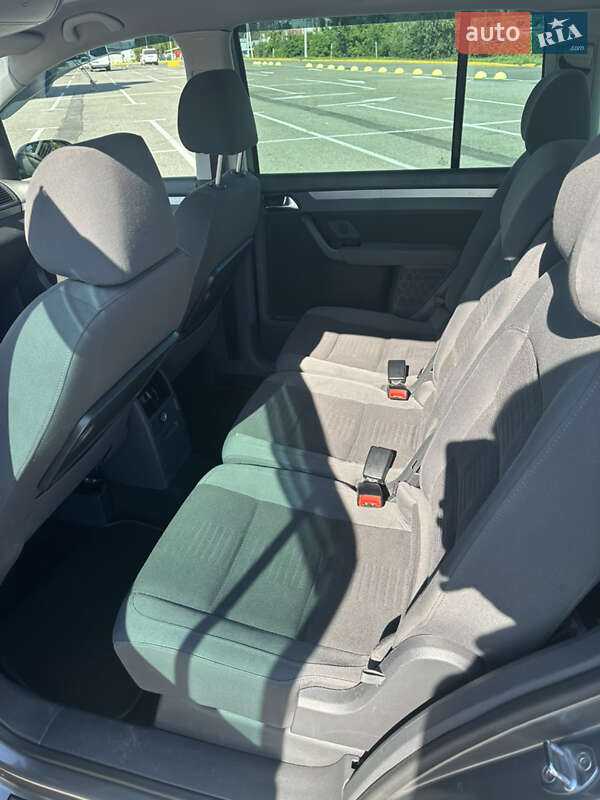 Минивэн Volkswagen Touran 2007 в Черновцах