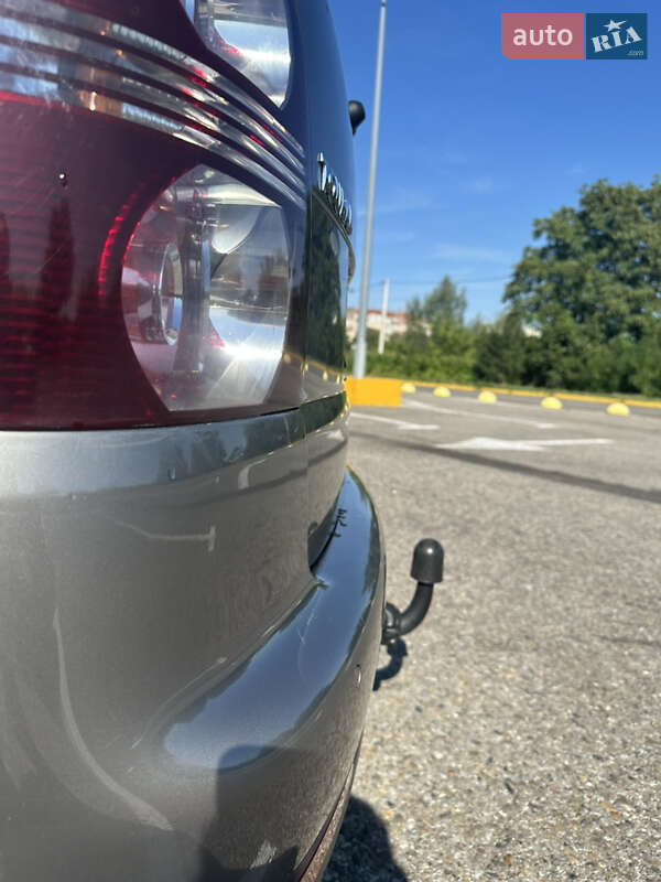 Минивэн Volkswagen Touran 2007 в Черновцах