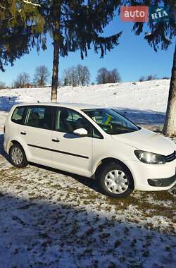 Минивэн Volkswagen Touran 2011 в Хотине