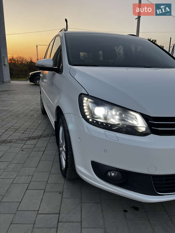 Минивэн Volkswagen Touran 2011 в Виноградове