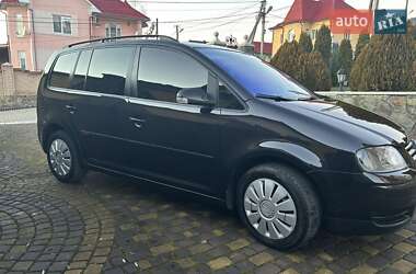 Мінівен Volkswagen Touran 2006 в Чернівцях