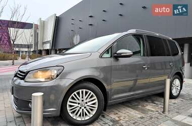 Мінівен Volkswagen Touran 2015 в Києві