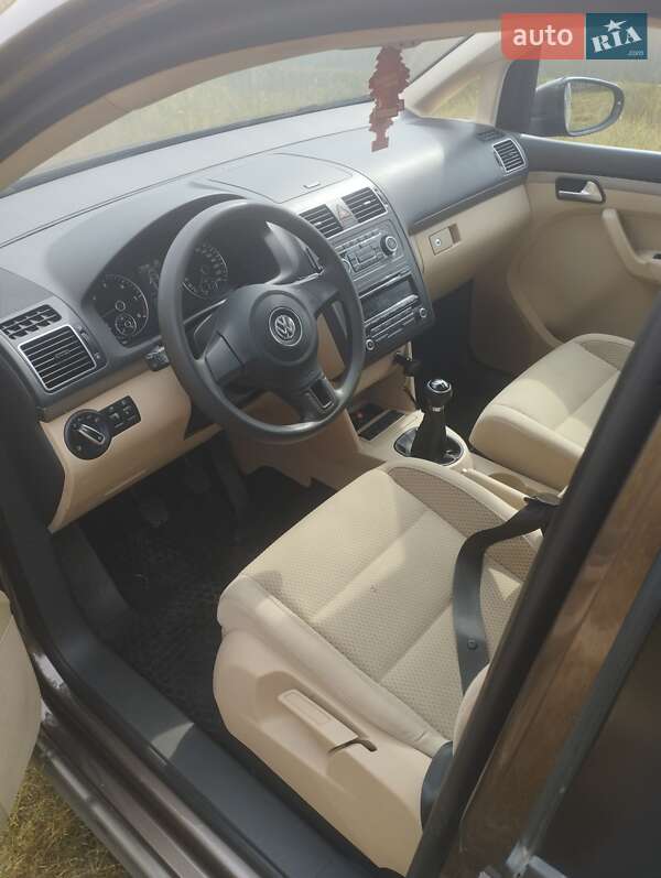 Мінівен Volkswagen Touran 2011 в Рокитному