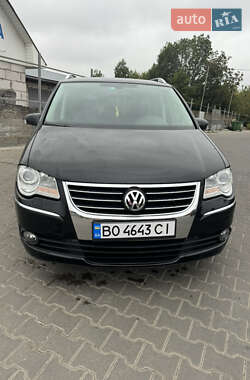 Мінівен Volkswagen Touran 2009 в Житомирі