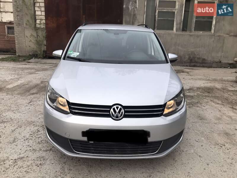 Мінівен Volkswagen Touran 2010 в Києві