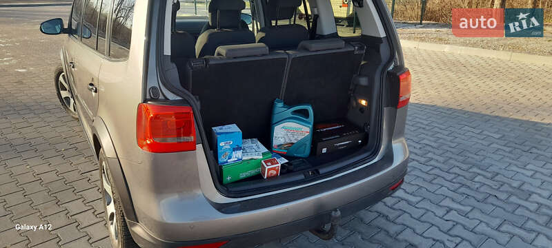 Минивэн Volkswagen Touran 2011 в Хотине