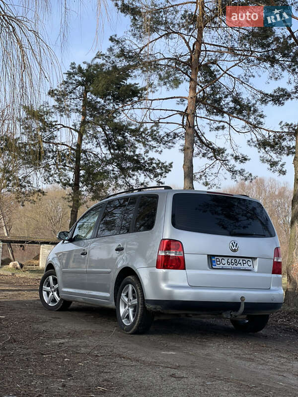 Минивэн Volkswagen Touran 2006 в Нижанковичах