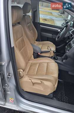 Минивэн Volkswagen Touran 2010 в 