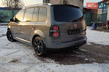 Минивэн Volkswagen Touran 2004 в Нововолынске