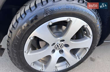 Минивэн Volkswagen Touran 2011 в 