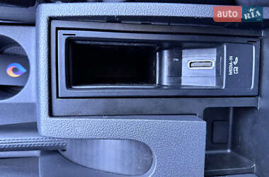 Минивэн Volkswagen Touran 2011 в 