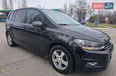 Микровэн Volkswagen Touran 2016 в Запорожье