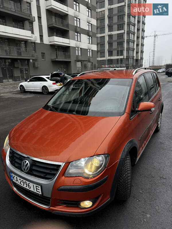 Минивэн Volkswagen Touran 2008 в Киеве