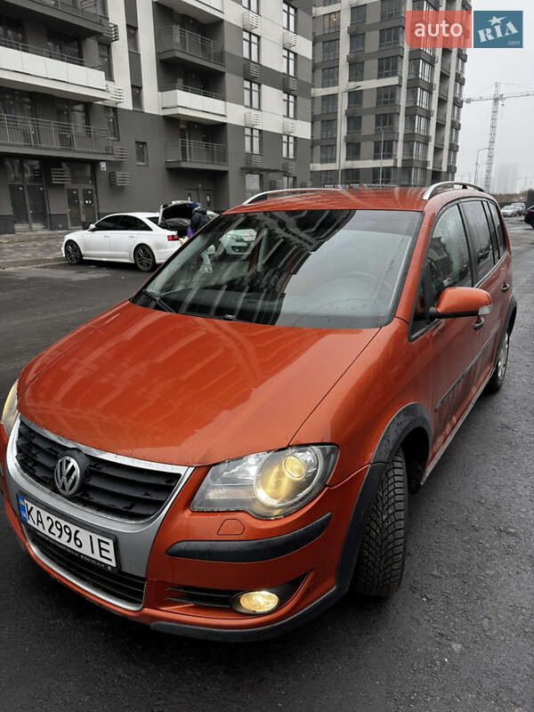 Минивэн Volkswagen Touran 2008 в Киеве