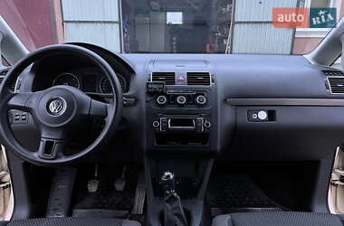 Мінівен Volkswagen Touran 2014 в 