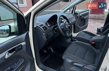 Мінівен Volkswagen Touran 2014 в 