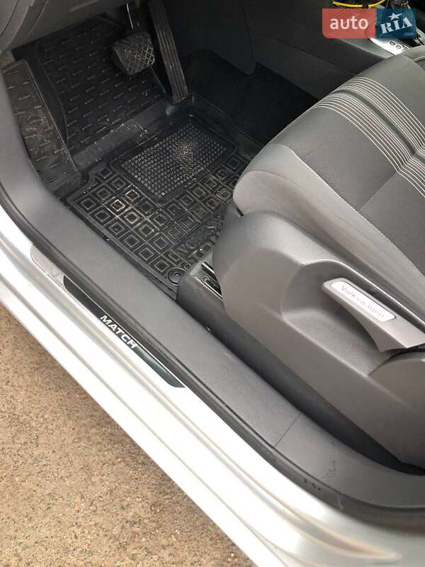 Минивэн Volkswagen Touran 2012 в Харькове фото 22 Минивэн Volkswagen Touran 2012 в Харькове