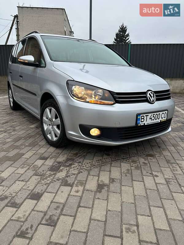 Минивэн Volkswagen Touran 2012 в Ичне