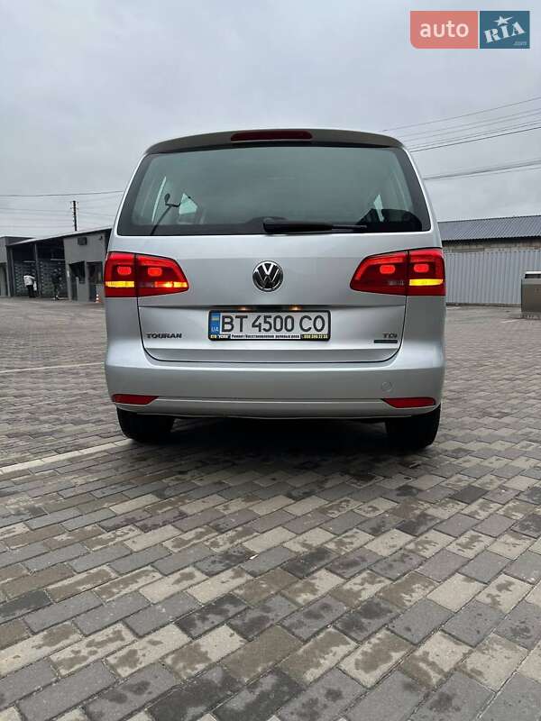 Минивэн Volkswagen Touran 2012 в Ичне