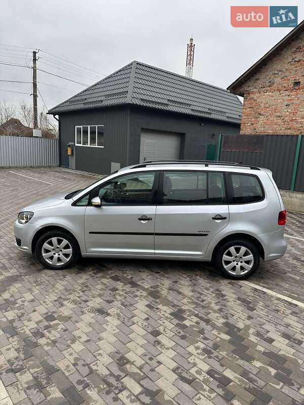 Минивэн Volkswagen Touran 2012 в Ичне