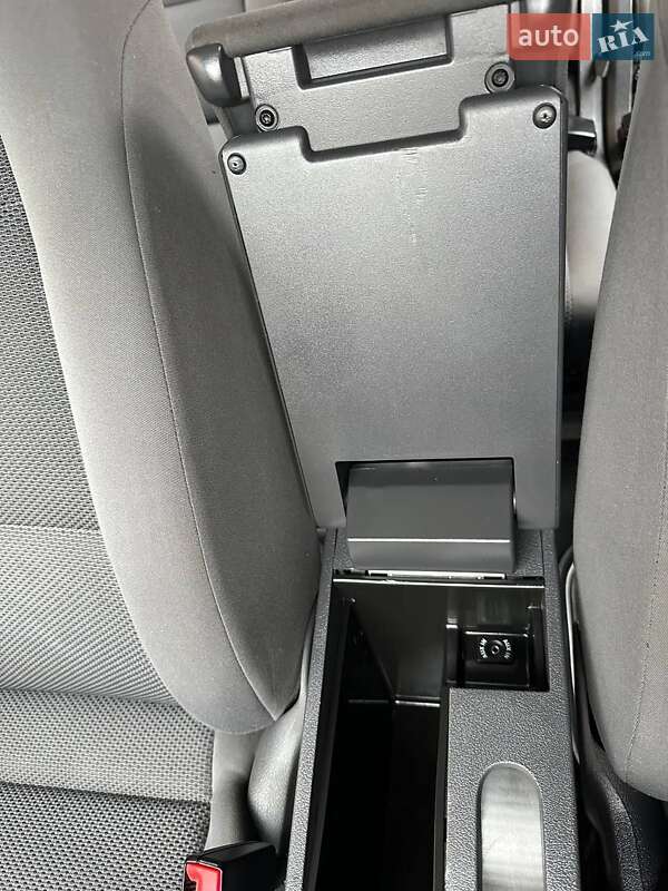 Минивэн Volkswagen Touran 2012 в Ичне