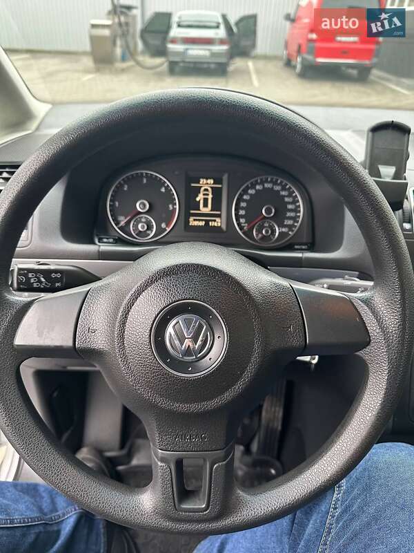 Минивэн Volkswagen Touran 2012 в Ичне
