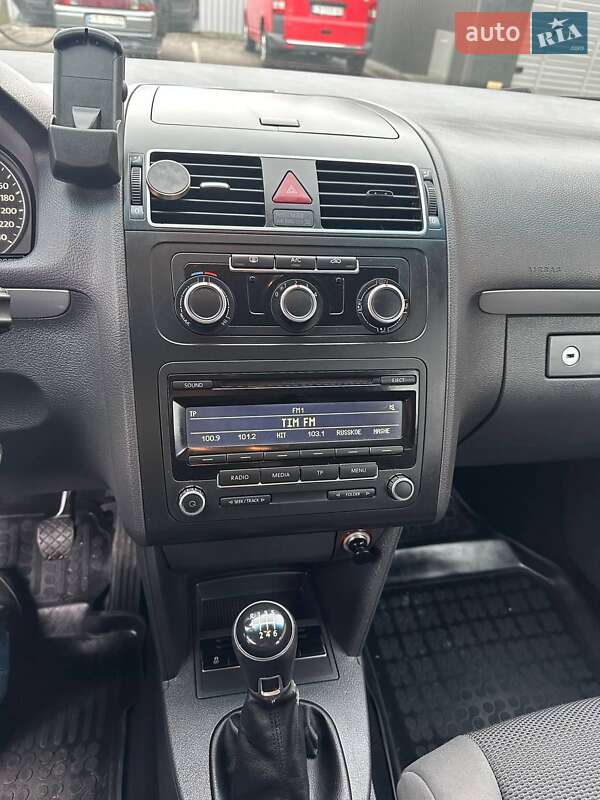 Минивэн Volkswagen Touran 2012 в Ичне