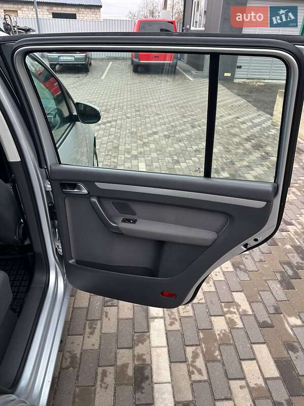 Минивэн Volkswagen Touran 2012 в Ичне