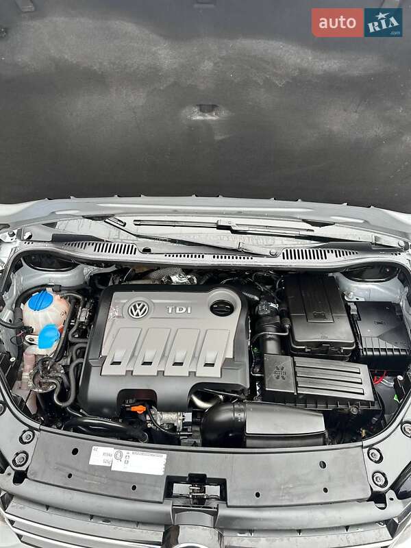 Минивэн Volkswagen Touran 2012 в Ичне