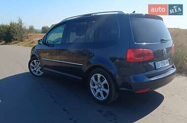 Мінівен Volkswagen Touran 2013 в 