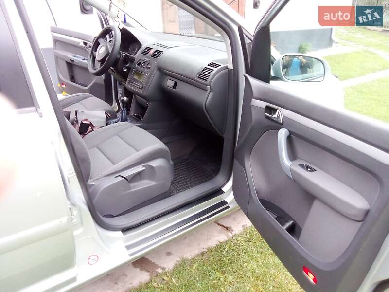 Минивэн Volkswagen Touran 2003 в Монастыриске