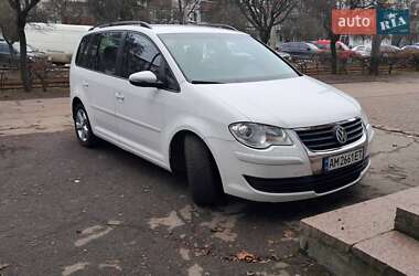 Мінівен Volkswagen Touran 2010 в Житомирі