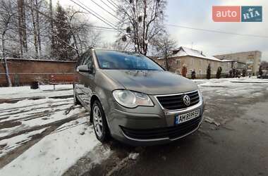 Мінівен Volkswagen Touran 2009 в Звягелі