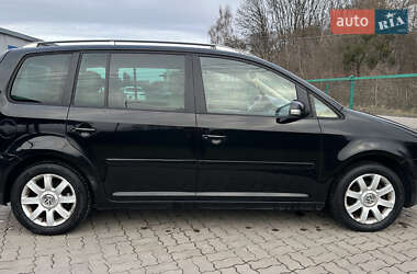 Мінівен Volkswagen Touran 2004 в Нововолинську