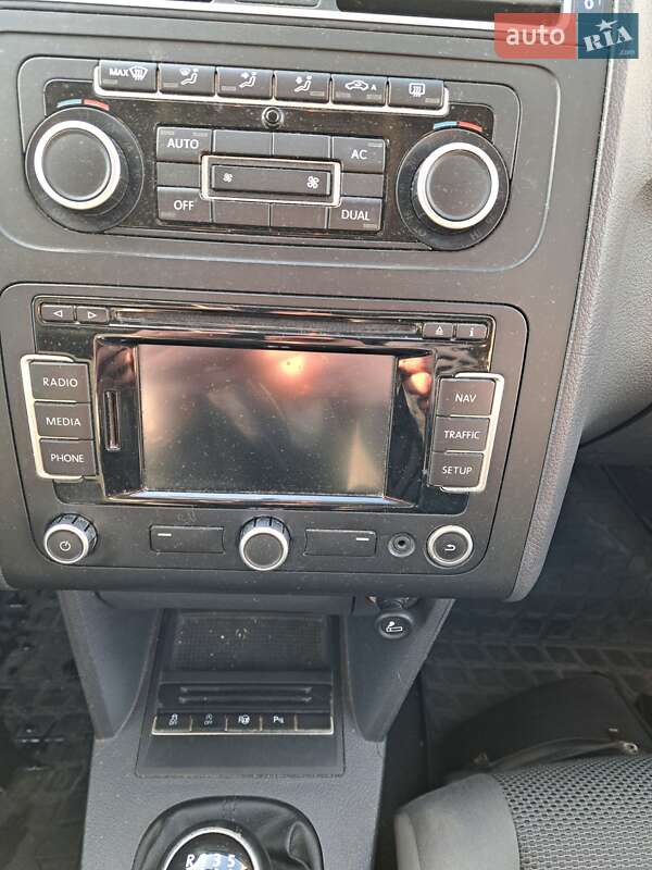 Минивэн Volkswagen Touran 2011 в Нетешине