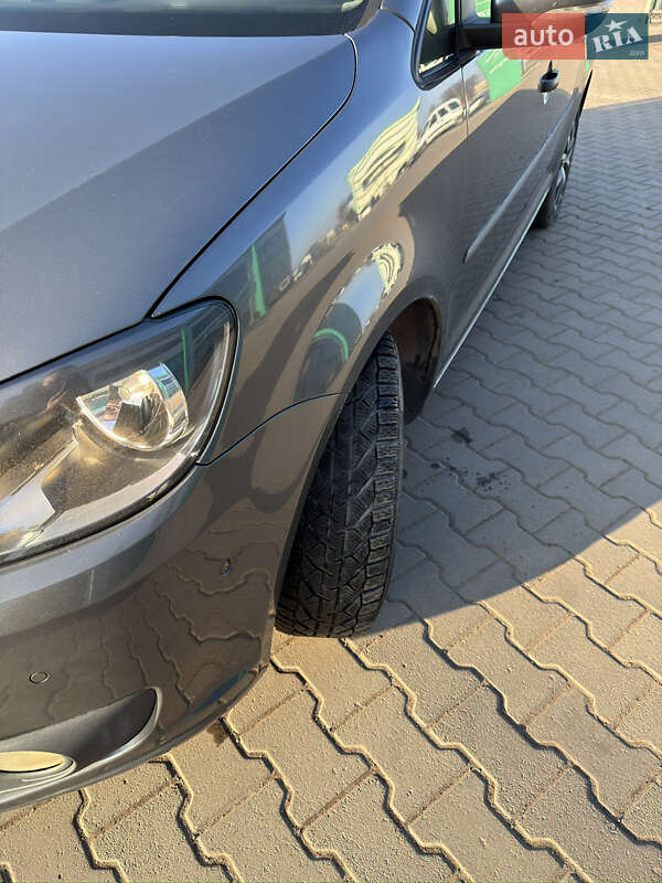 Минивэн Volkswagen Touran 2013 в Нововолынске