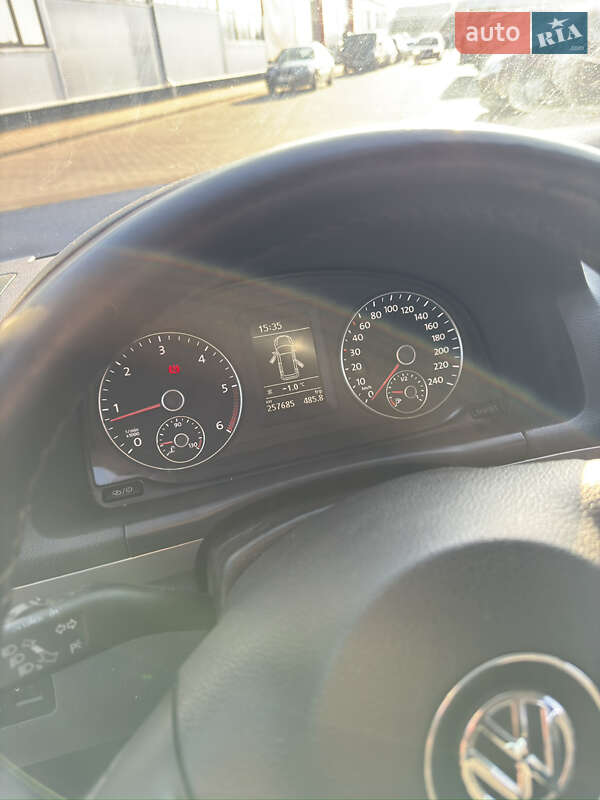 Минивэн Volkswagen Touran 2013 в Нововолынске