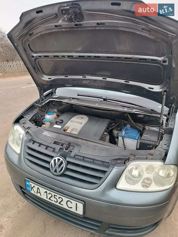 Минивэн Volkswagen Touran 2003 в Коростене