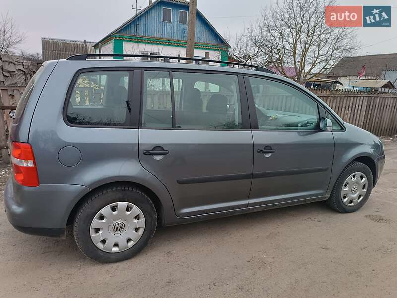 Минивэн Volkswagen Touran 2003 в Коростене