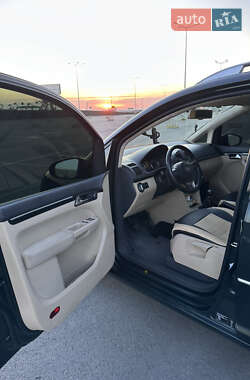 Минивэн Volkswagen Touran 2010 в 
