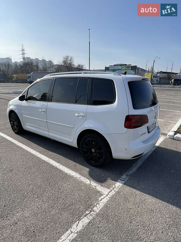 Минивэн Volkswagen Touran 2011 в Киеве