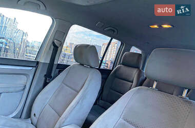 Минивэн Volkswagen Touran 2003 в 