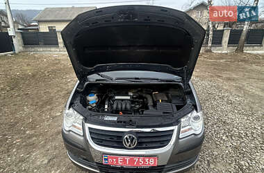 Минивэн Volkswagen Touran 2010 в Надворной