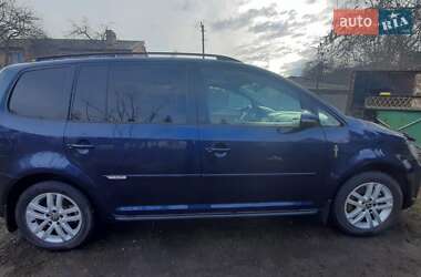 Минивэн Volkswagen Touran 2011 в Гребенке