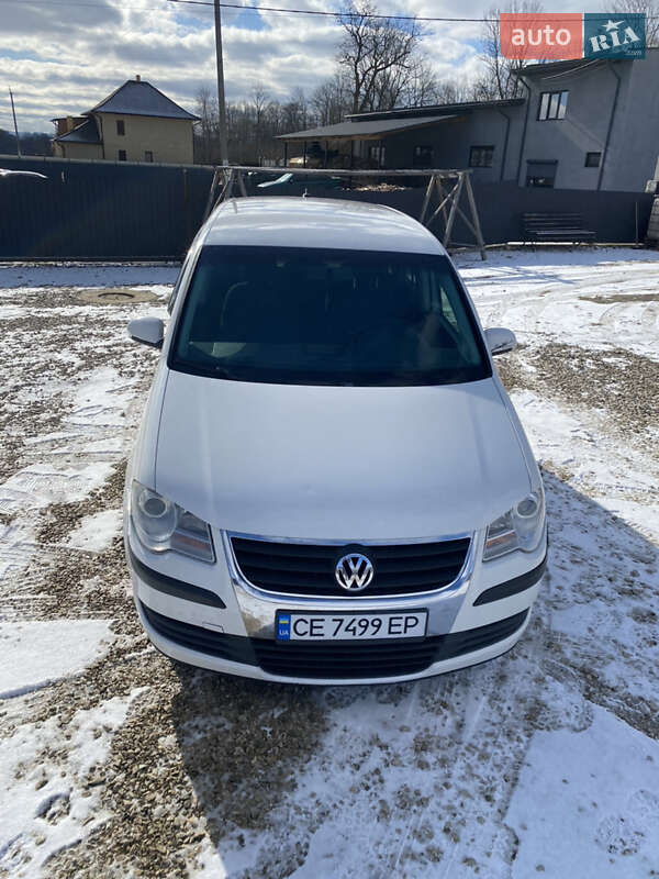 Мінівен Volkswagen Touran 2008 в Буденці