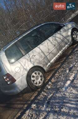 Минивэн Volkswagen Touran 2010 в 