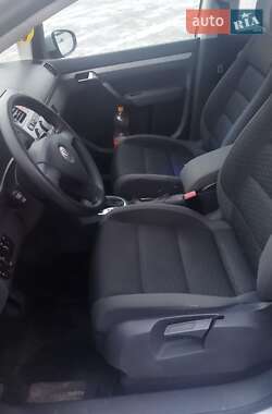 Минивэн Volkswagen Touran 2010 в 