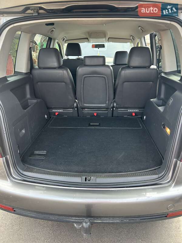 Минивэн Volkswagen Touran 2007 в Одессе